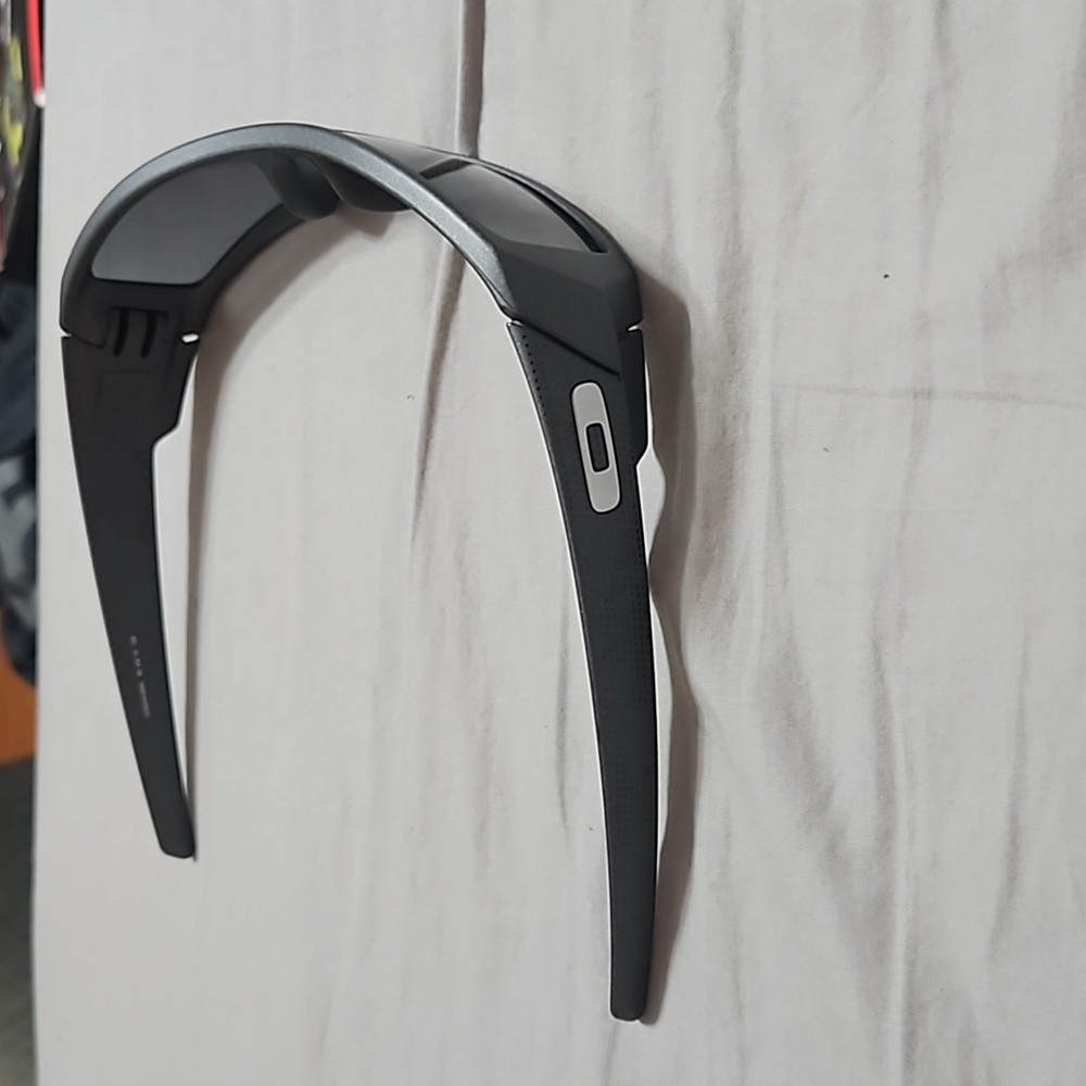 Oakley casccan black sunglasses no scratches no wear and tare just don't like